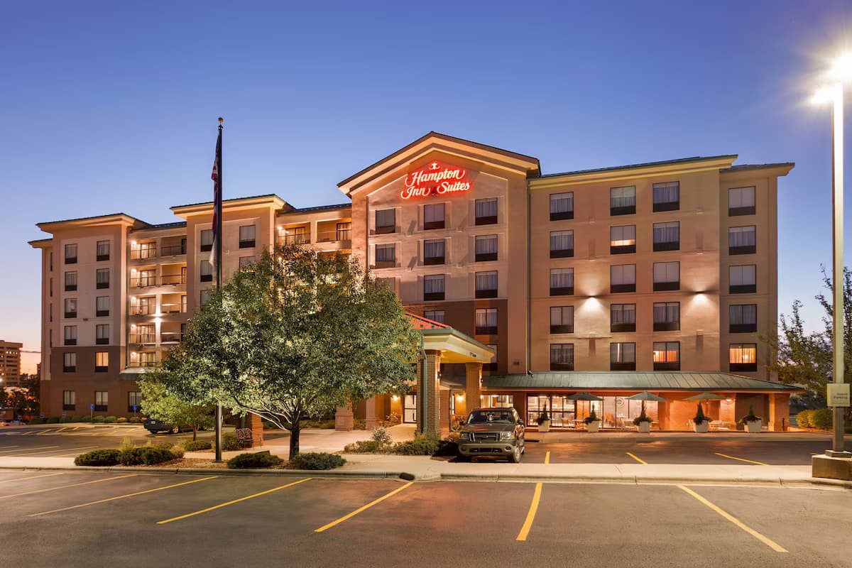 Hampton Inn & Suites Denver - Cherry Creek - Image 1