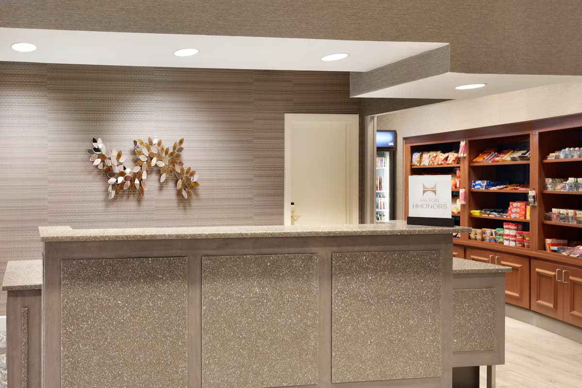 Hampton Inn & Suites Denver - Cherry Creek - Image 2
