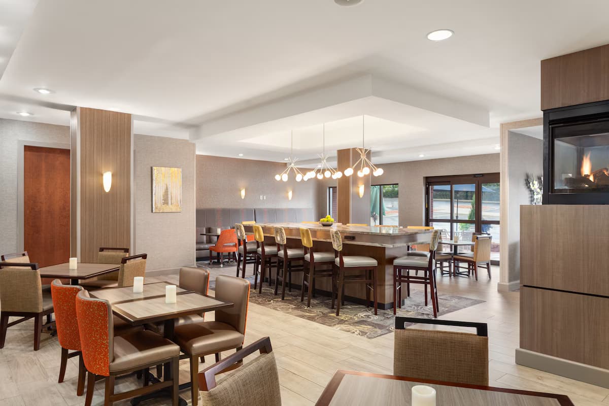 Hampton Inn & Suites Denver - Cherry Creek - Image 3