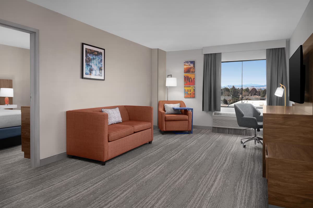 Hampton Inn & Suites Denver - Cherry Creek - Image 4