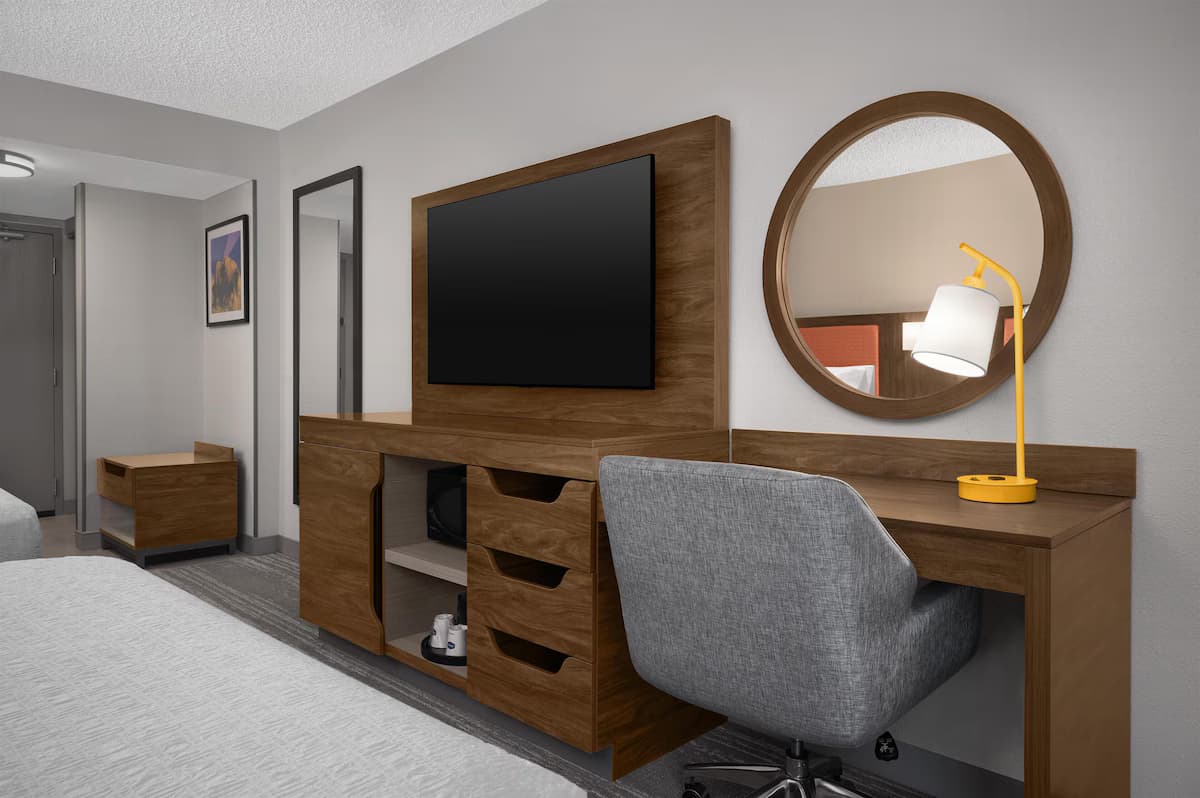 Hampton Inn & Suites Denver - Cherry Creek - Image 8