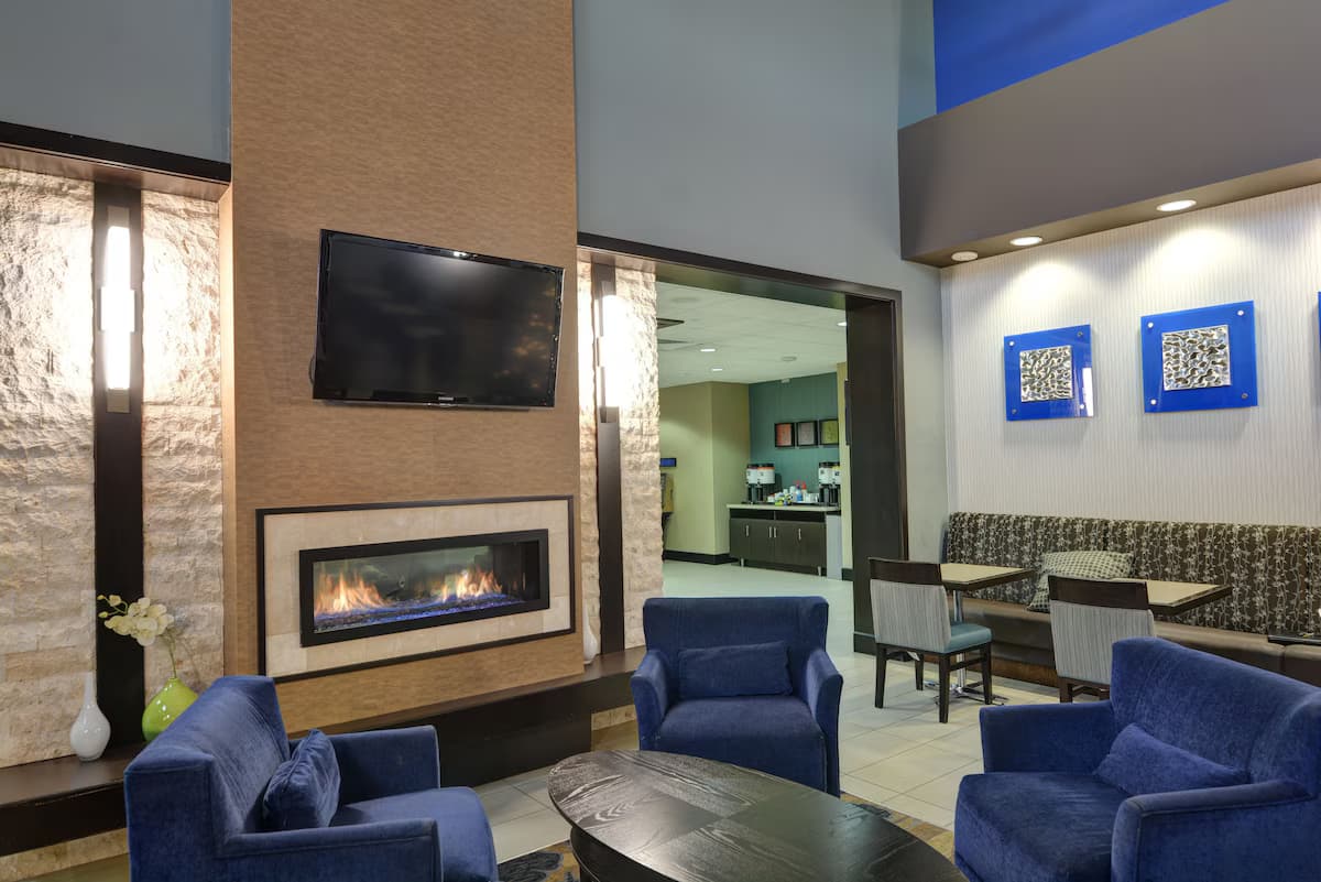 Hampton Inn & Suites Denver Airport / Gateway Park - Image 2
