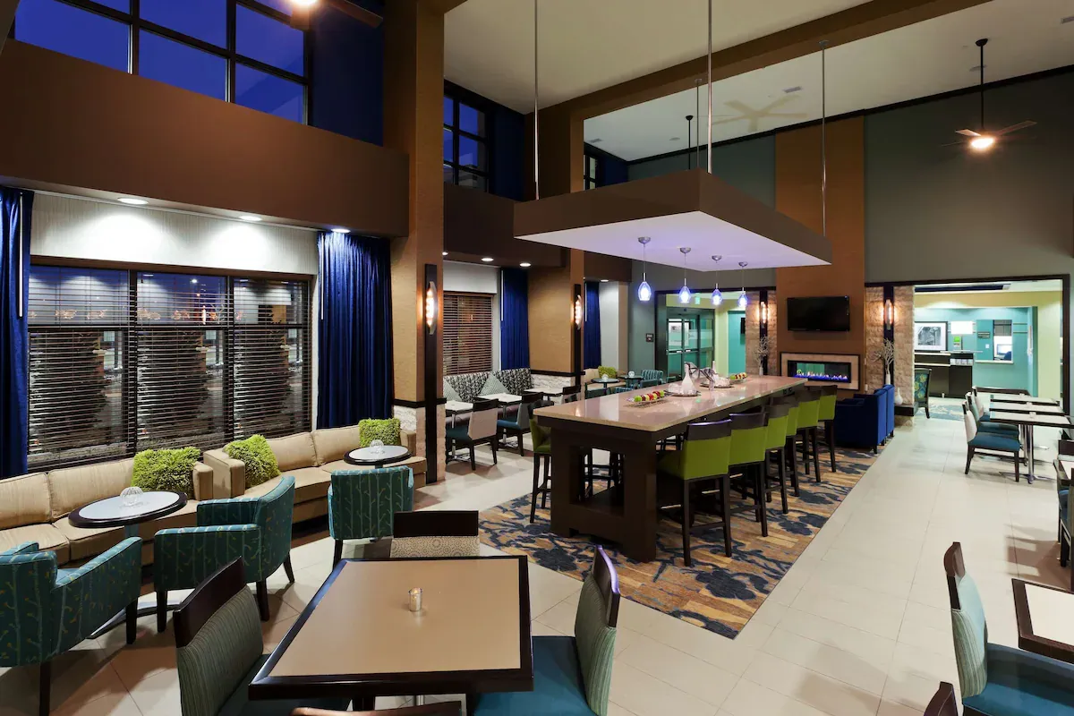 Hampton Inn & Suites Denver Airport / Gateway Park - Image 3