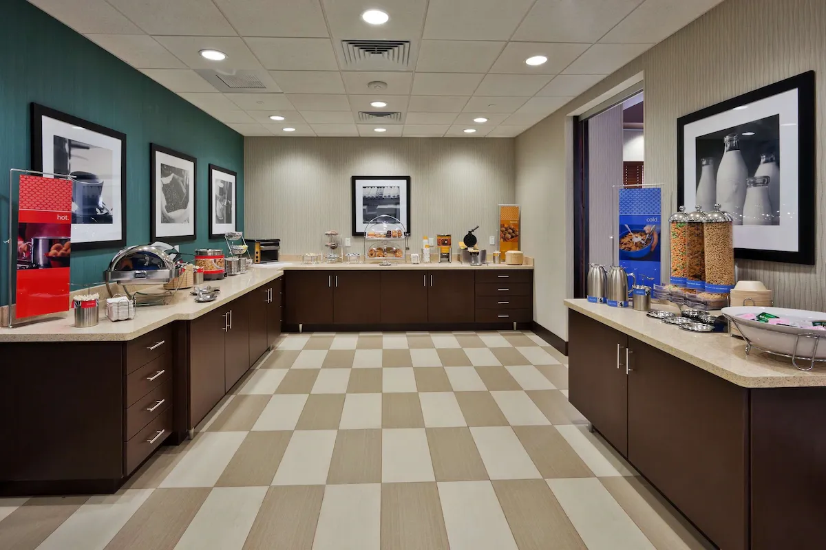 Hampton Inn & Suites Denver Airport / Gateway Park - Image 4