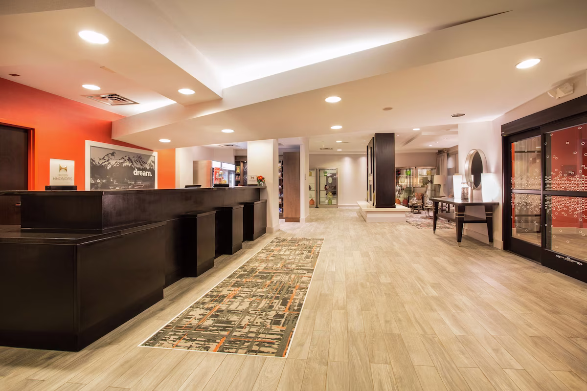 Hampton Inn & Suites Denver-Downtown - Image 2