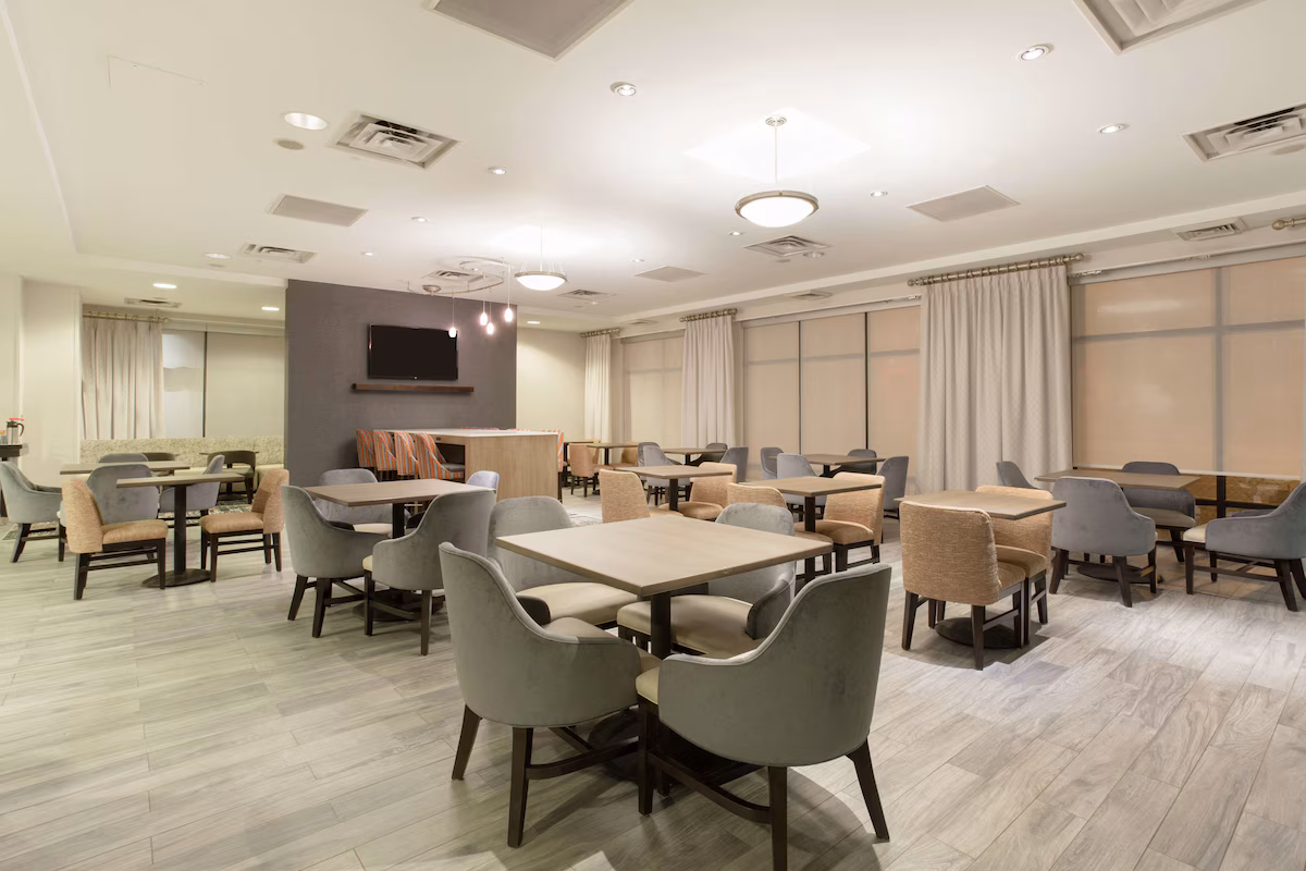 Hampton Inn & Suites Denver-Downtown - Image 4