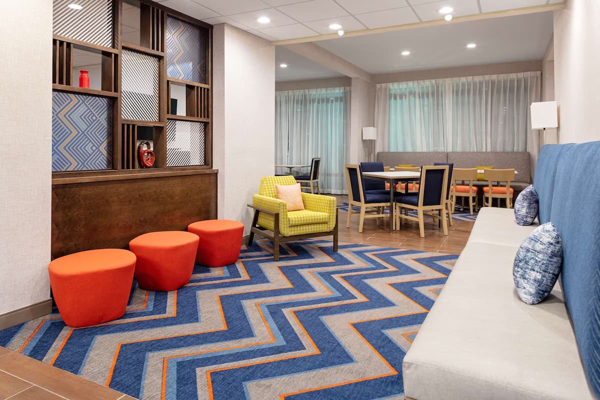 Hampton Inn Castle Rock - Image 2