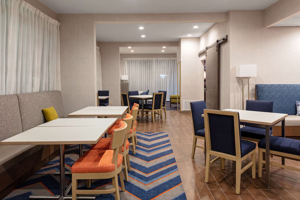Hampton Inn Castle Rock - Image 3