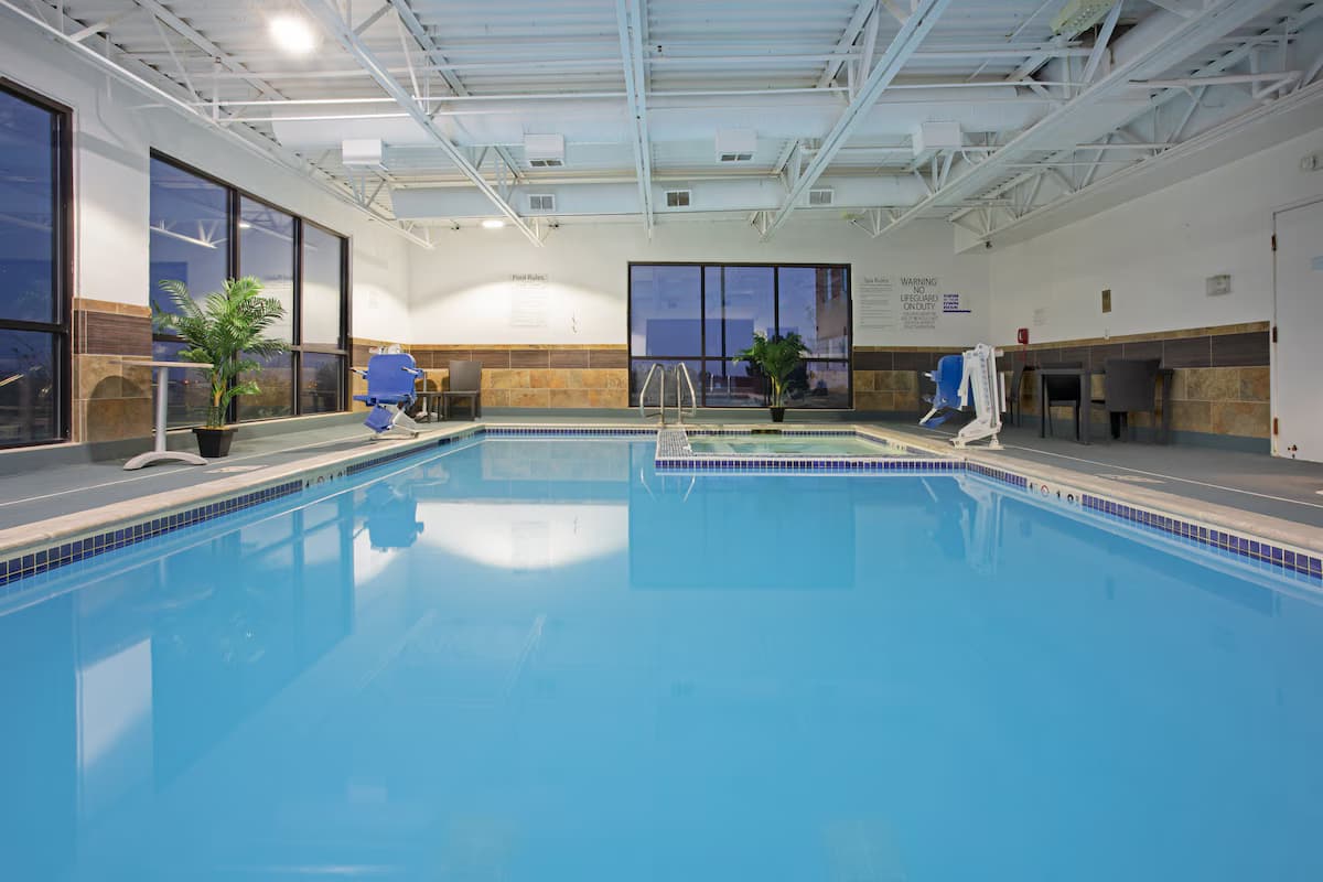 Holiday Inn Express & Suites Denver SW-Littleton by IHG - Image 9