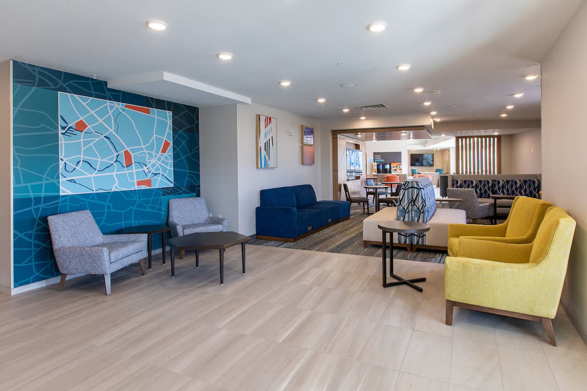 Holiday Inn Express & Suites Englewood Denver South by IHG - Image 2
