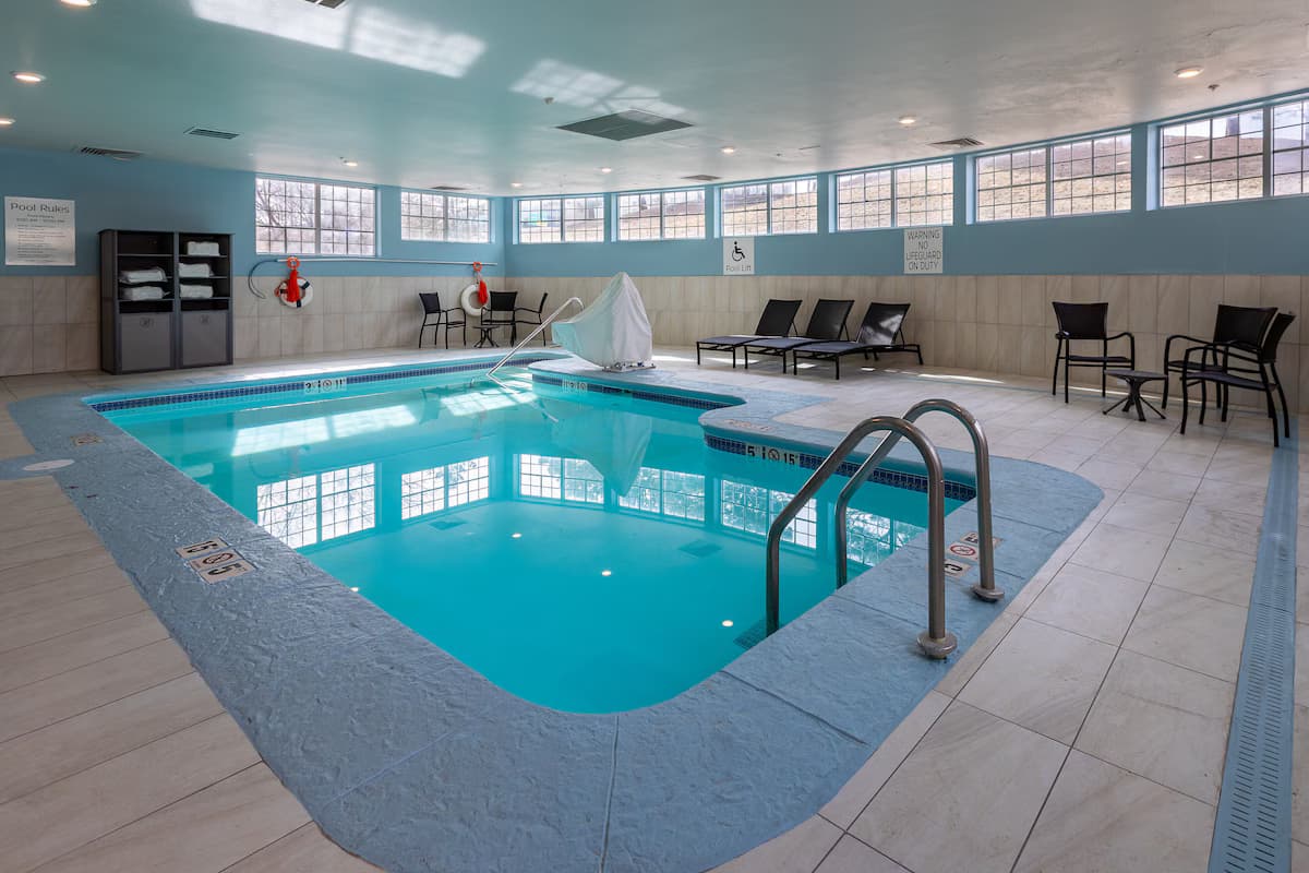 Holiday Inn Express & Suites Englewood Denver South by IHG - Image 9