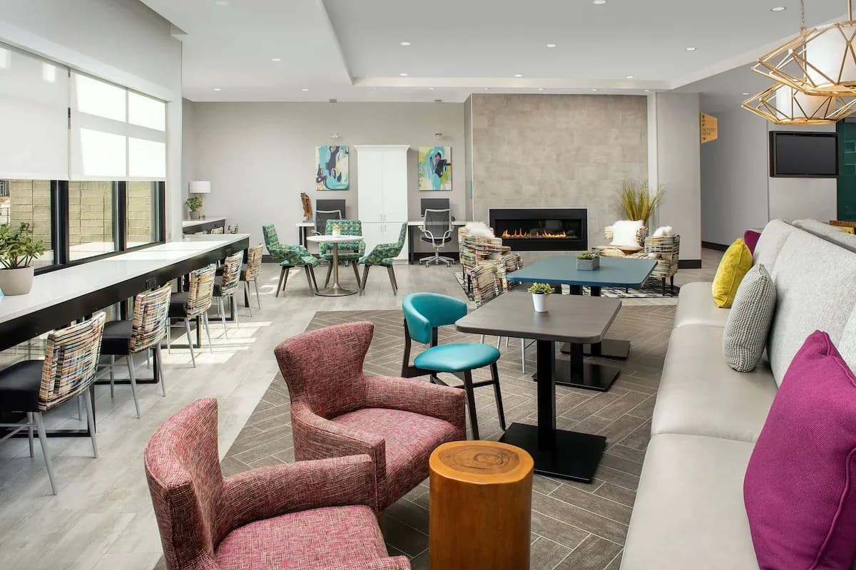 Home2 Suites by Hilton Denver Central Park - Image 2
