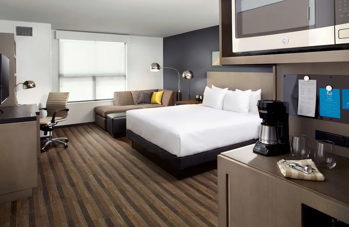 Hyatt House Denver/Lakewood at Belmar - Image 6