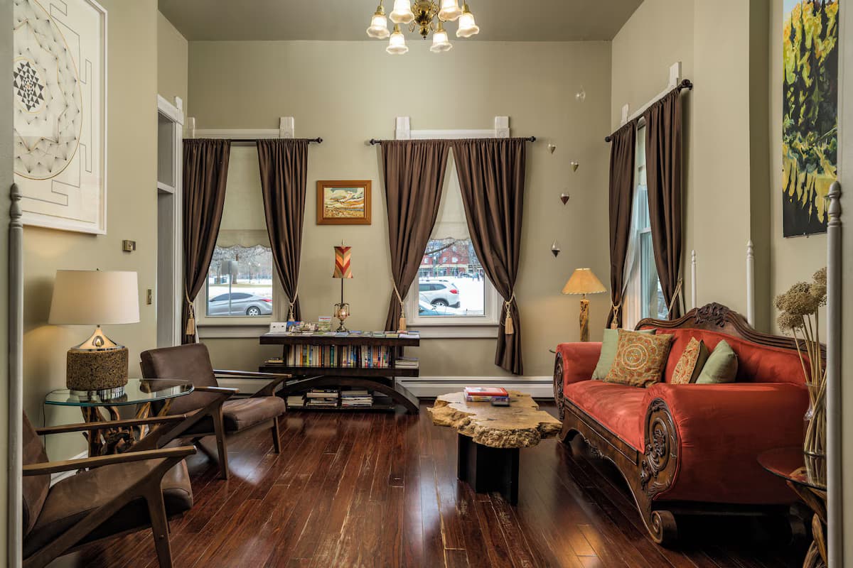 Queen Anne Bed And Breakfast - Image 2