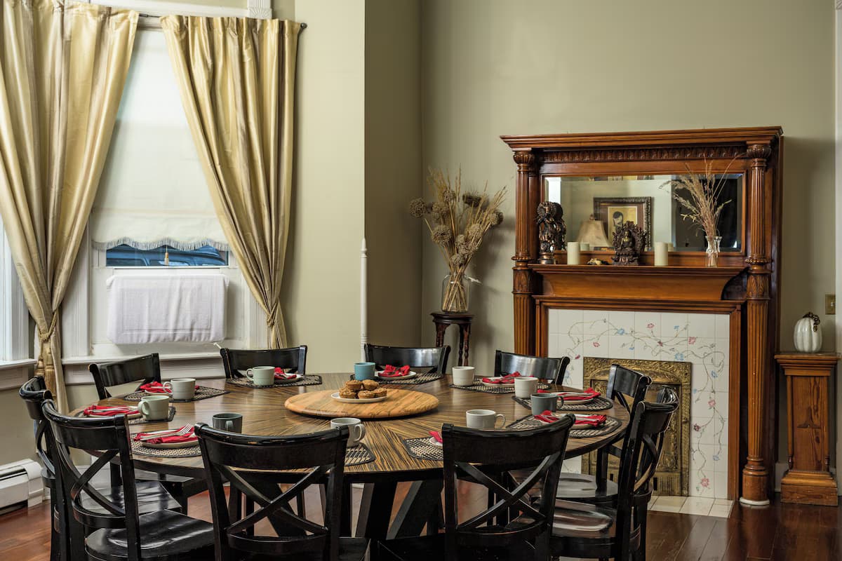Queen Anne Bed And Breakfast - Image 3