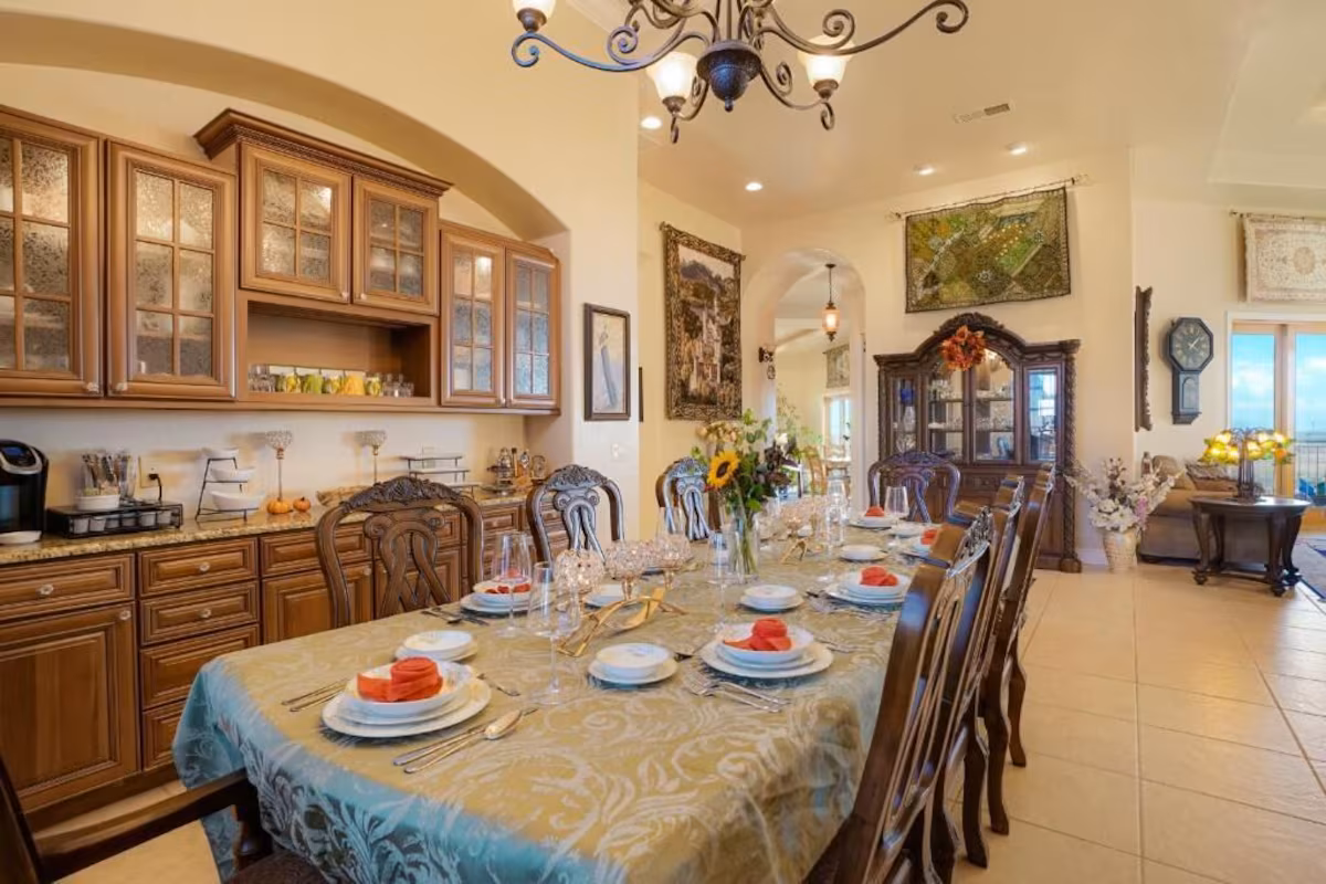 Summit Villa B&B - Image 3