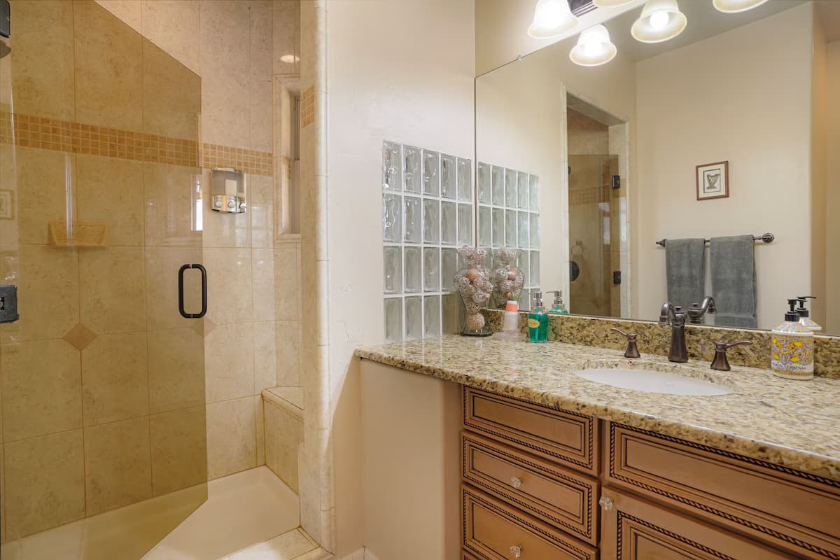 Summit Villa B&B - Image 5